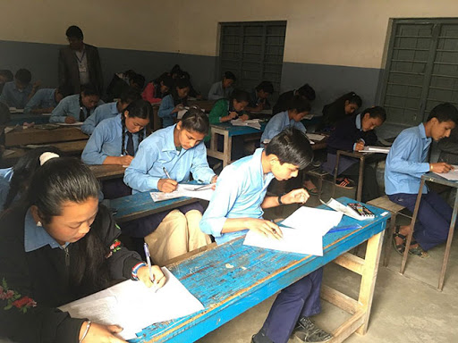 एसइईमा उत्कृष्ट अङ्क प्राप्त गरेका तीन विद्यार्थीलाई ५० हजार वितरण